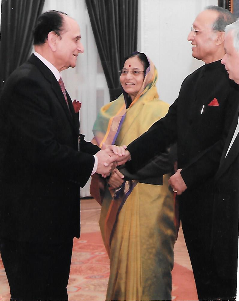 Mr. Man Mohan Bhagat being recieved while Smt. Pratibha Devsingh Patil, 12th President of India looks on at the offical President of Poland's banquet in Warsaw